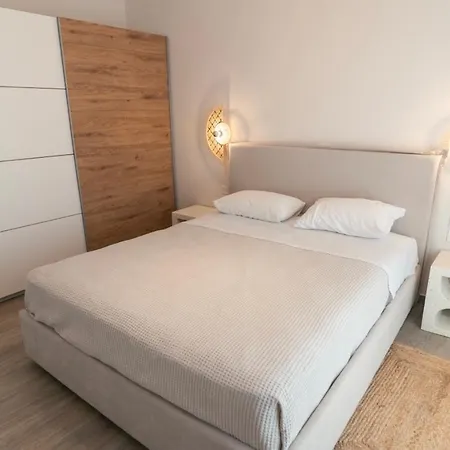 Kosnian With Jeep Renegade Hybrid فيلة *