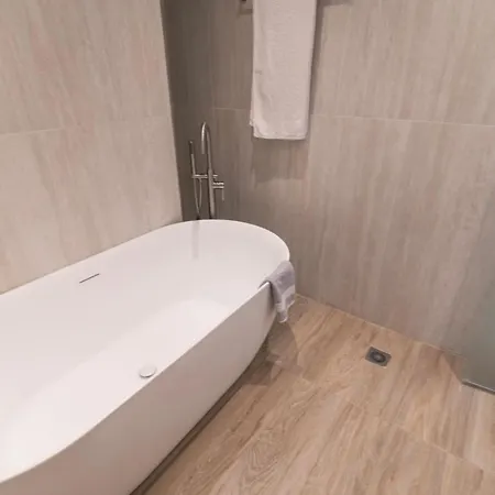 Kosnian With Jeep Renegade Hybrid *