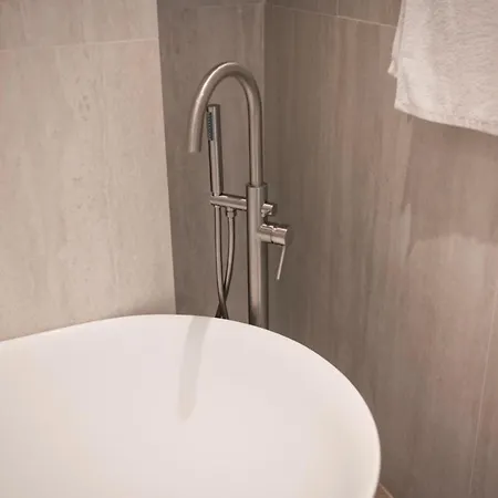 Kosnian With Jeep Renegade Hybrid * Ziparion