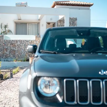 Kosnian With Jeep Renegade Hybrid * Ziparion